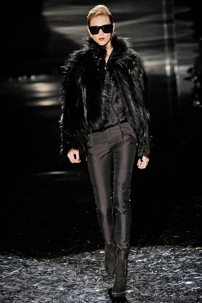 Look 27